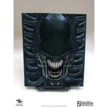Alien The Weyland-Yutani Report Collectors Edition Alien Book